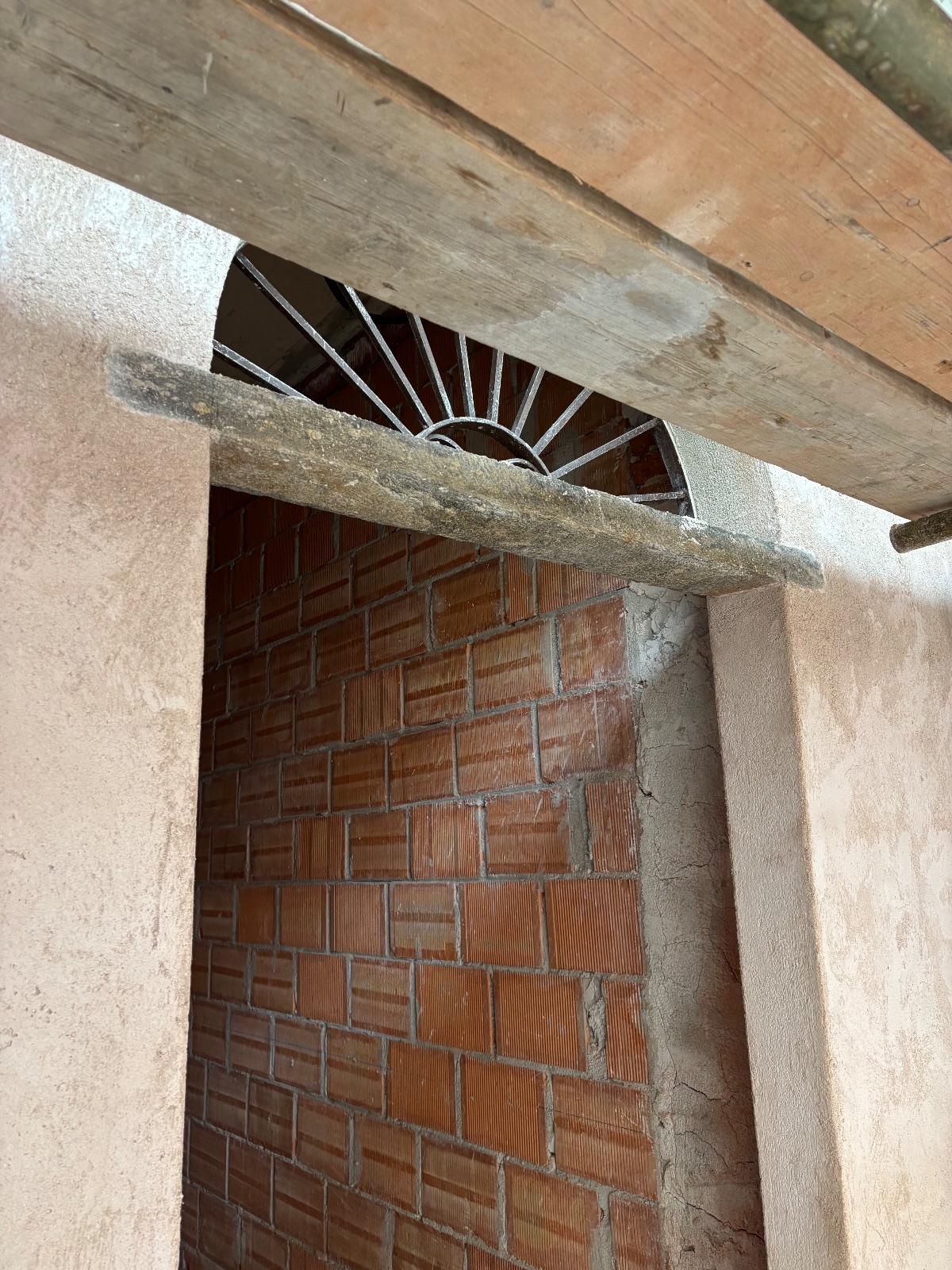 Architrave in pietra